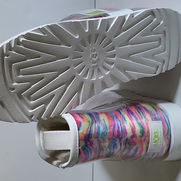 UGG women's classic Clear mini boots waterproof size 5 Pixels - Picture 4 of 6